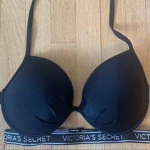 Black Victoria’s Secret bra